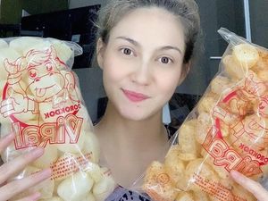 Sepi Job Karena Corona, Alessia Cestaro Banting Stir Jualan Kerupuk