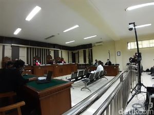Sidang Vonis Bupati Kudus, Hakim hingga Terdakwa Bermasker Sidang Vonis Bupati Kudus, Hakim hingga Terdakwa Bermasker