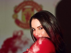 Setuju Nggak, Ini Suporter Manchester United Paling Seksi?