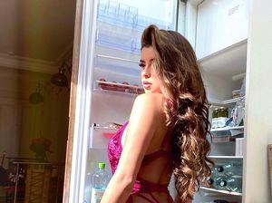 Foto: Demi Rose yang Tetap Bergaya Seksi Meski Sedang Karantina Foto: Demi Rose yang Tetap Bergaya Seksi Meski Sedang Karantina
