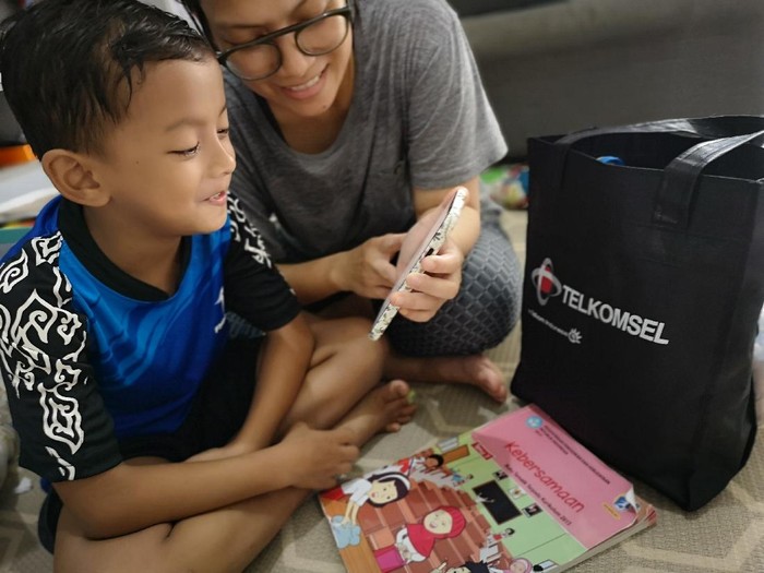 Telkomsel Trafik broadband di Telkomsel khusus untuk broadband naik 16% di tengah pandemi corona.