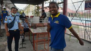 Senyum Bahagia Napi Usai Bebas Gegara Corona
