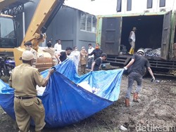 Ribuan Botol Pestisida Palsu dari Pabrik Rumahan Brebes Dimusnahkan