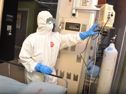 Tak Ada CCTV, Polisi Kesulitan Lacak Ambulans yang Viral Buang APD di Jaksel