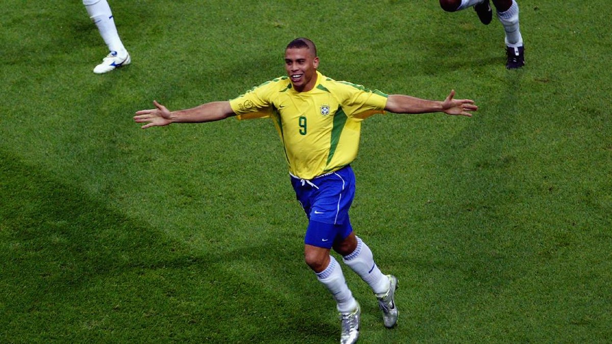 Ronaldo saat bermain di Piala Dunia 2002. (Foto: (Getty Images/Koichi Kamoshida)