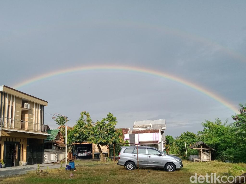 Indahnya... 2 Pelangi Hiasi Langit Klaten Sore Ini Indahnya... 2 Pelangi Hiasi Langit Klaten Sore Ini