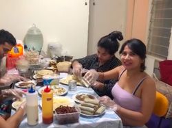 Vanessa Tampil Seksi Saat Bikin Kebab hingga Farah Quinn Bagi Resep Kue