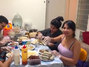 Vanessa Tampil Seksi Saat Bikin Kebab hingga Farah Quinn Bagi Resep Kue Vanessa Tampil Seksi Saat Bikin Kebab hingga Farah Quinn Bagi Resep Kue