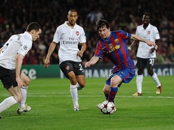 Kisah 10 Tahun Lalu: Satu Gol Bendtner Dibalas Messi Empat Kali