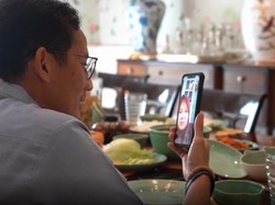 Ini Cara Sandiaga Uno Bantu Pedagang Makanan yang Lagi Sepi