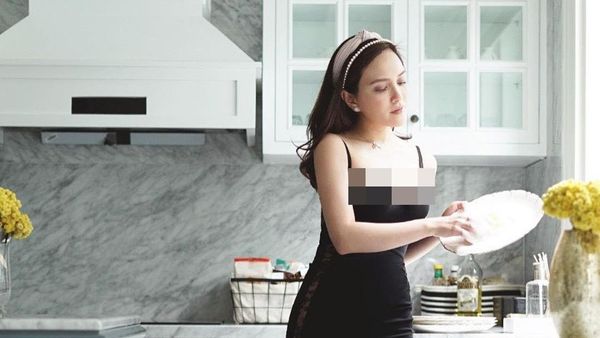 7 Gaya Seksi Shandy Aulia Saat #dirumahaja, Pakai Crop Top Sampai Lingerie