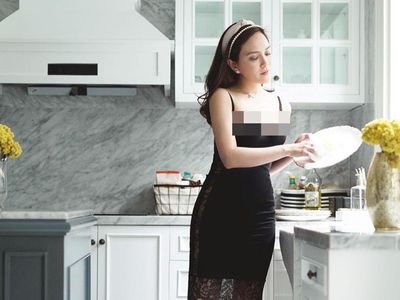 7 Gaya Seksi Shandy Aulia Saat #dirumahaja, Pakai Crop Top Sampai Lingerie
