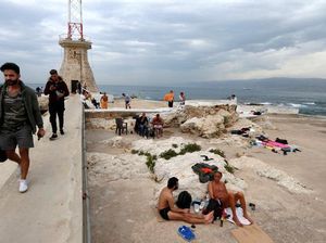 Potret: Sebelum dan Sesudah Corona Datang Menyerang Keramaian (II) Potret: Sebelum dan Sesudah Corona Datang Menyerang Keramaian (II)