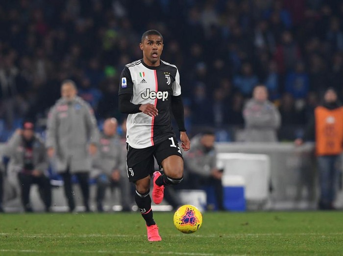 NAPLES, ITALY - JANUARY 26: Douglas Costa of Juventus during the Serie A match between SSC Napoli and  Juventus at Stadio San Paolo on January 26, 2020 in Naples, Italy. (Photo by Francesco Pecoraro/Getty Images)