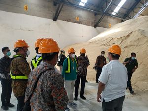 Momen Mendag Sidak Pabrik Gula di Kendal