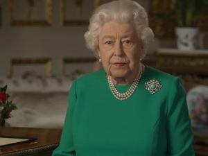 Arti Busana yang Dipakai Ratu Elizabeth Saat Pidato Pandemi Corona