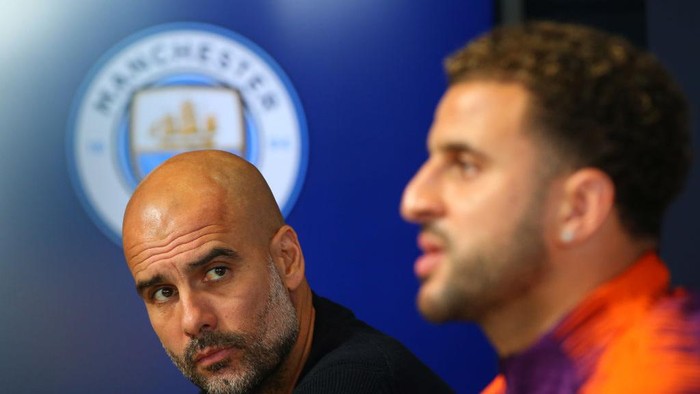 MANCHESTER, ENGLAND - NOVEMBER 06:  Josep Guardiola, Manager of Manchester City and Kyle Walker attend a Manchester City press conference at Manchester City Football Academy on November 6, 2018 in Manchester, England.  (Photo by Alex Livesey/Getty Images)