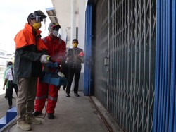 Jadi Penyemprot Disinfektan, Korban PHK Dapat Insentif Rp 300 Ribu