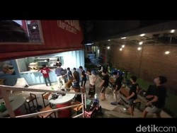 Kisah Relawan Corona di Sulsel: Wajib Jaga Jarak dan Jaga Kesehatan