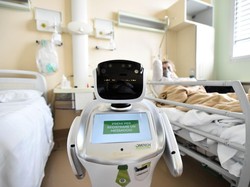 Tangani Pasien COVID-19, RS Pertamina Jaya Gunakan Robot Perawat