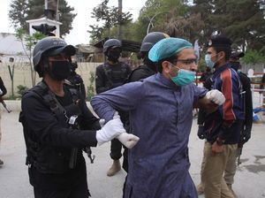 Sejumlah Tenaga Medis di Pakistan Ditahan Setelah Protes Kekurangan APD