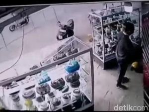Modus Pesan Kue Ulang Tahun Spiderman, Pria Ini Curi HP Pemilik Toko