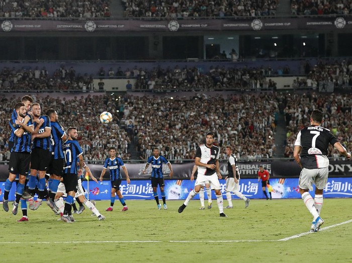 NANJING, CHINA - JULY 24: Cristiano Ronaldo of Juventus scores his sides first goal from a free kick during the International Champions Cup match between Juventus and FC Internazionale at the Nanjing Olympic Center Stadium on July 24, 2019 in Nanjing, China. (Photo by Fred Lee/Getty Images)