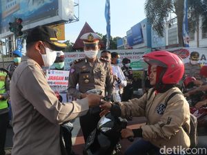 Imbau Warga Pakai Masker, Ini Yang Dilakukan Polisi di Kota Kediri Imbau Warga Pakai Masker, Ini Yang Dilakukan Polisi di Kota Kediri