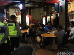 Pemuda di Parepare Malah Asyik Nongkrong Saat DIminta Jaga Jarak