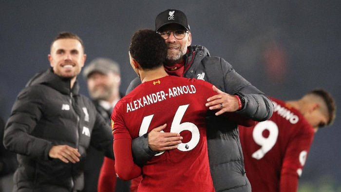 LEICESTER, ENGLAND - DECEMBER 26: Jurgen Klopp, Manager of Liverpool embraces Trent Alexander-Arnold of Liverpool after the Premier League match between Leicester City and Liverpool FC at The King Power Stadium on December 26, 2019 in Leicester, United Kingdom. (Photo by Alex Pantling/Getty Images)