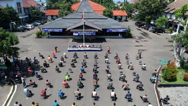 Rapat di Luar Ruang, Pemkot Tegal Terapkan Physical Distancing