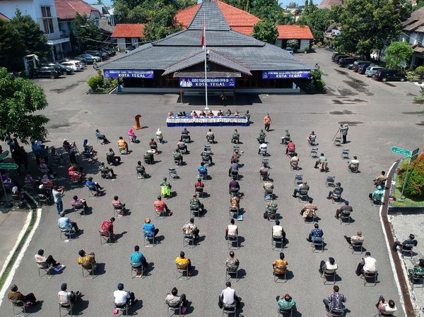 Rapat di Luar Ruang, Pemkot Tegal Terapkan Physical Distancing