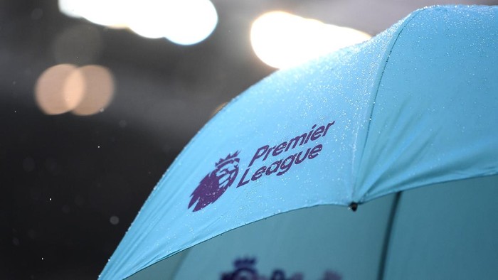 MANCHESTER, ENGLAND - OCTOBER 26: A detailed view of the Premier League logo is seen on an umbrella prior to the Premier League match between Manchester City and Aston Villa at Etihad Stadium on October 26, 2019 in Manchester, United Kingdom. (Photo by Michael Regan/Getty Images)