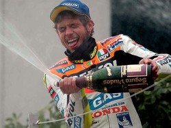 On This Day: Valentino Rossi Menangi Balapan Pertama Era MotoGP