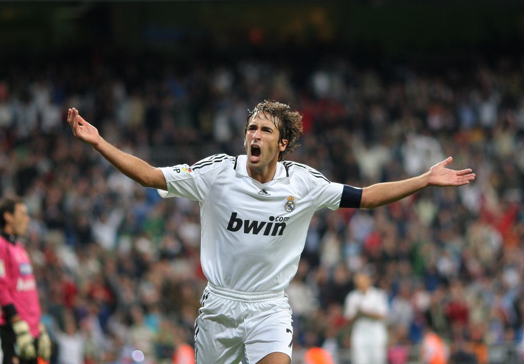 MADRID, SPAIN - SEPTEMBER 24:  Raul Gonzalez celebrates scoring his second goal, the 7-1, during the La Liga match between Real Madrid and Real Sporting de Gijon at the Santiago Bernabeu Stadium on September 24, 2008 in Madrid, Spain.  (Photo by Jasper Juinen/Getty Images)
