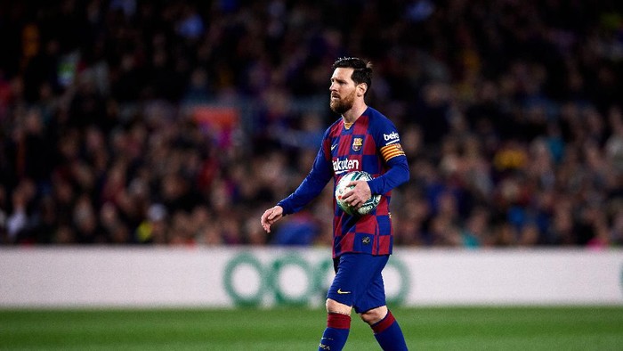 BARCELONA, SPAIN - MARCH 07: Lionel Messi of FC Barcelona prepares to kick a penalty during the Liga match between FC Barcelona and Real Sociedad at Camp Nou on March 07, 2020 in Barcelona, Spain. (Photo by Alex Caparros/Getty Images)