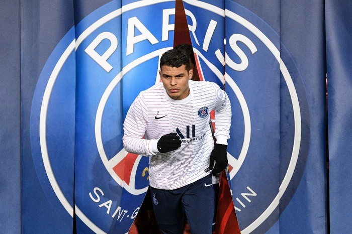 Paris Saint-Germain's Brazilian defender Thiago Silva arrives to attend a training session prior to the French L1 football match between Paris Saint-Germain (PSG) and Girondins de Bordeaux at the Parc des Princes stadium in Paris, on February 23, 2020. (Photo by FRANCK FIFE / AFP)