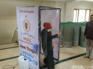 Tangkal Corona, Masjid Agung Jateng Pasang Bilik Semprot Antiseptik Tangkal Corona, Masjid Agung Jateng Pasang Bilik Semprot Antiseptik