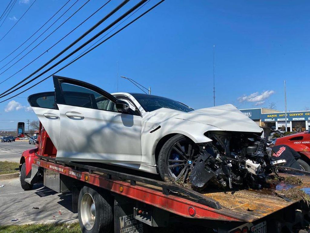 Ambyar, BMW M5 Harga Rp 5 Miliar Baru Keluar Dealer Langsung Babak Belur Ambyar, BMW M5 Harga Rp 5 Miliar Baru Keluar Dealer Langsung Babak Belur