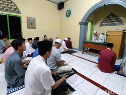 Malam Nisfu SyaBan, Warga Ciamis Gelar Doa Agar Wabah Corona Berakhir