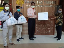 Unnes Bagikan Paket Sembako ke Ribuan Mahasiswanya yang Tak Mudik