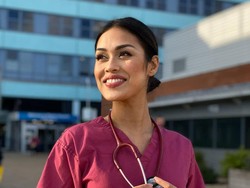 Ratu Kecantikan Jadi Dokter Corona, Ini Kondisi Wajahnya Kelamaan Pakai Masker