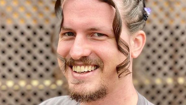 Wanita Unggah Foto Kekasih dalam Berbagai Macam Model Rambut Ini Bikin Ngakak