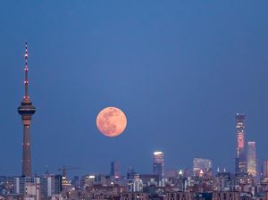 Melihat Fenomena Supermoon dari Hasil Jepretan Netizen