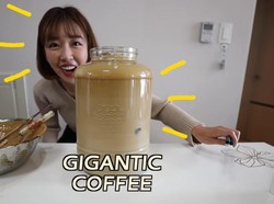 Wow! YouTuber Ini Bikin Dalgona Coffee Sampai 7 Liter