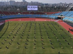 Kasus Corona Turun, Korsel Mulai Buka Gereja dan Stadion