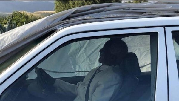 Begini Proses Pemakaman Politikus yang Dikubur Bersama Mercedes-Benz Kesayangannya