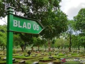 Pandemi Corona, Peziarah TPU Pondok Kelapa Dibatasi Maksimal 5 Orang Pandemi Corona, Peziarah TPU Pondok Kelapa Dibatasi Maksimal 5 Orang