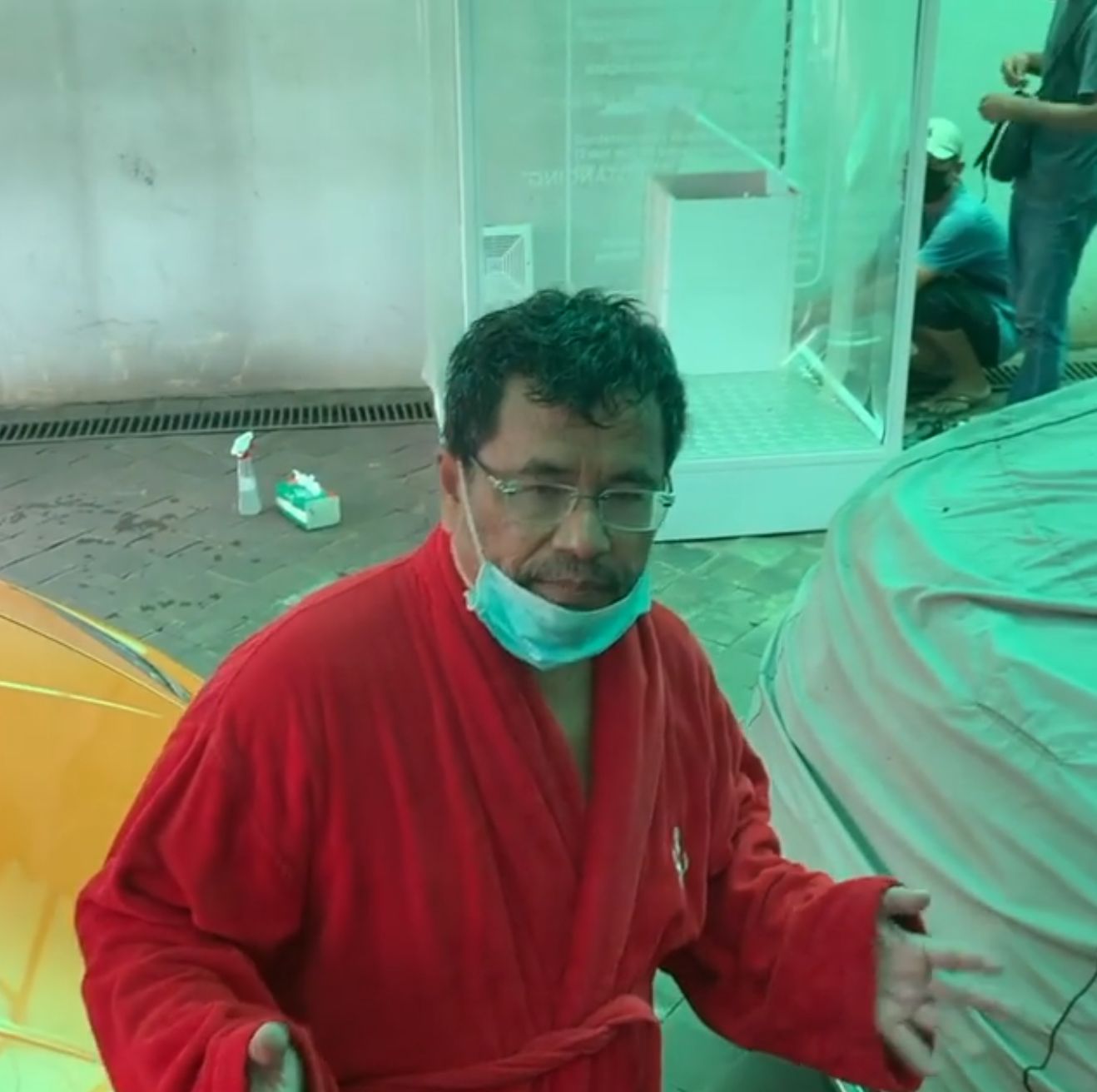 Ketakutan Wabah Corona, Hotman Paris & Raffi Ahmad Pasang Bilik Disinfektan