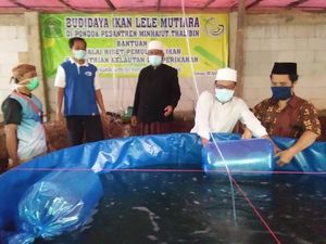 Bantu Tingkatkan Ekonomi, KKP Bagikan 6.000 Benih Lele ke Ponpes